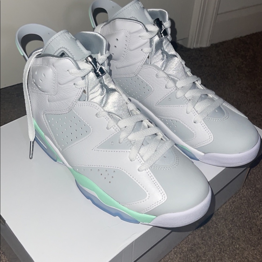 Jordan 6 Woman’s “Mint Foam”